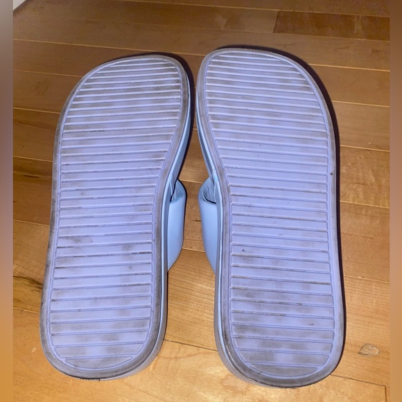 🧚‍♀️3for50$ Trendy pleather flip flops - Picture 4 of 4